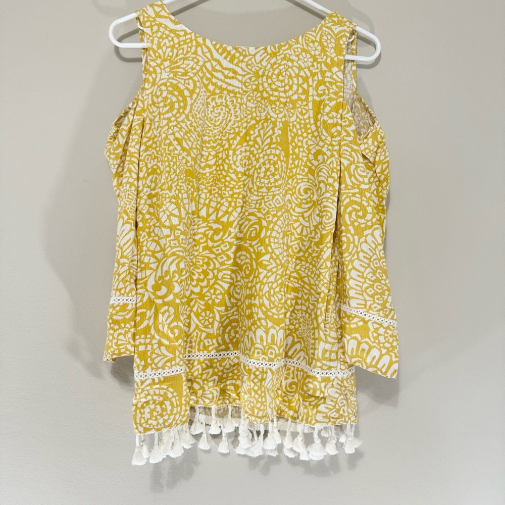 Chico’s Yellow and White Cold Shoulder Print Fringe Blouse Size 1